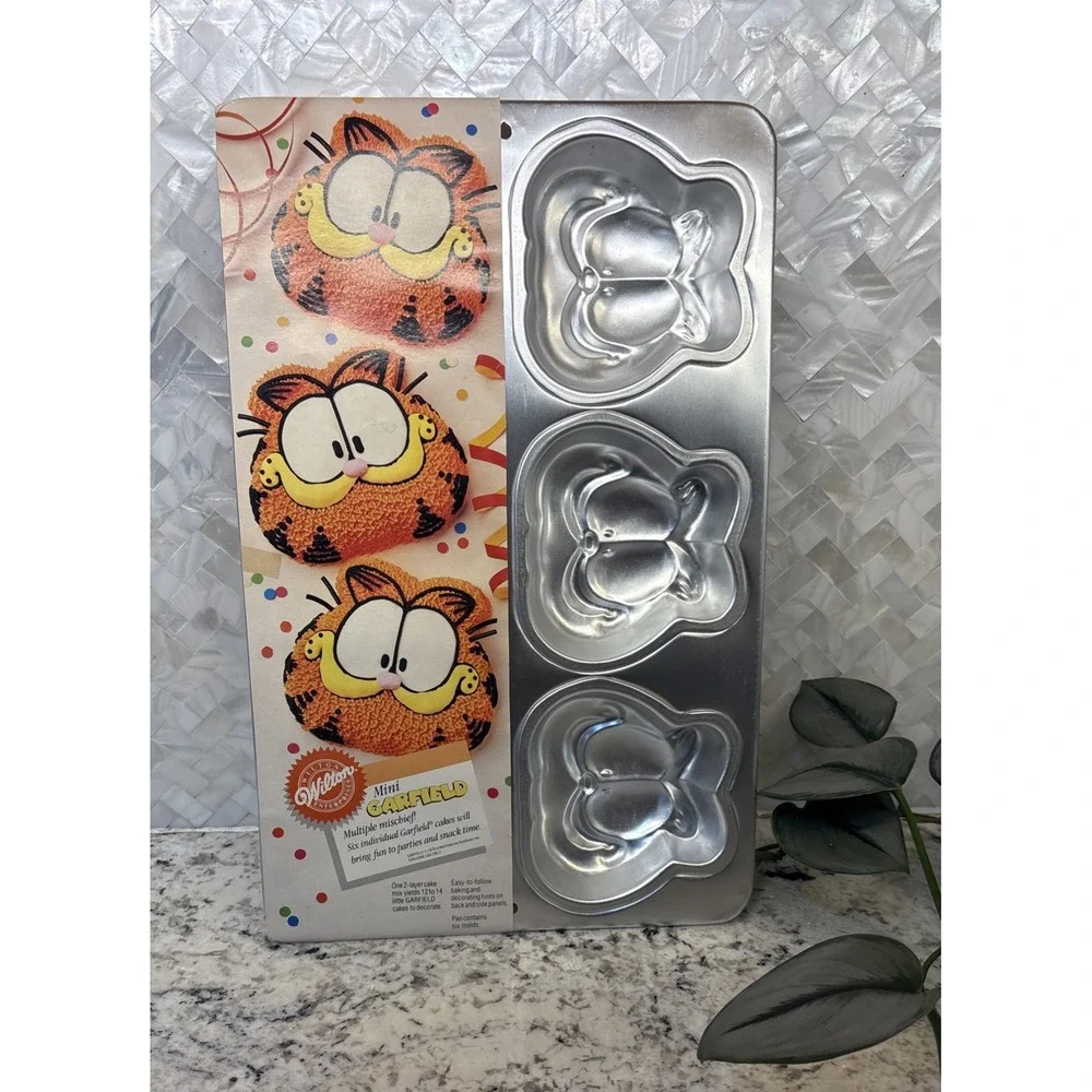 Vintage 1992 Wilton Garfield Face Cake Molds NOS Nostalgia Baking‎ Cartoon Cat